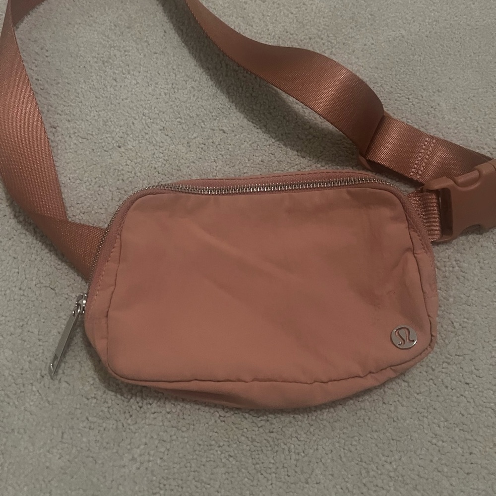 Lululemon belt bag dusty rose color